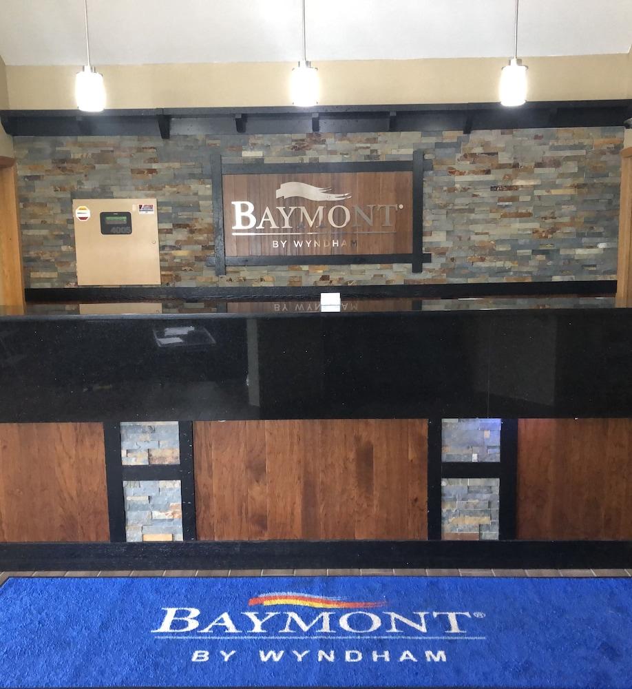 Baymont Inn & Suites By Wyndham Mukwonago Exterior photo